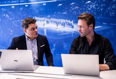 Salibandyn kaupallisia oikeuksia hallinnoivan SSBL Salibandy Oy:n toimitusjohtaja Jukka-Pekka Ylinen ja Salibandyliiton toiminnanjohtaja Ville-Mikko Korkka. Kuva: Anssi Koskinen